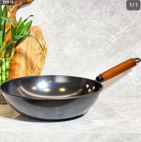 مقلى صاجيه 33سم المنيوم اسود يد خشب طويل K87/1=ض8